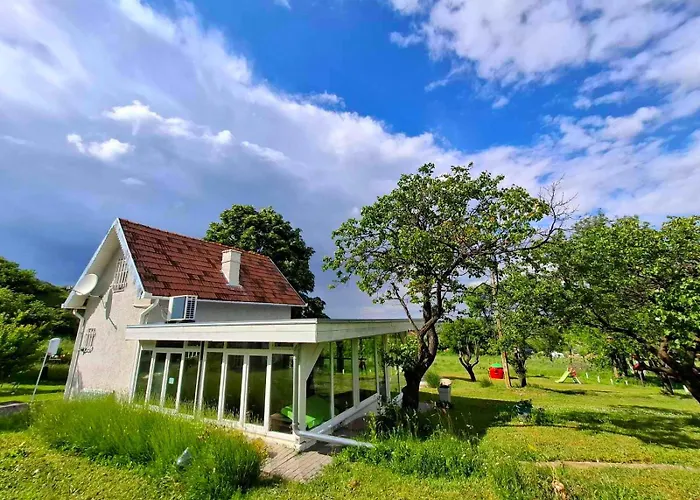 Honey Hill Fruska Gora Villa *